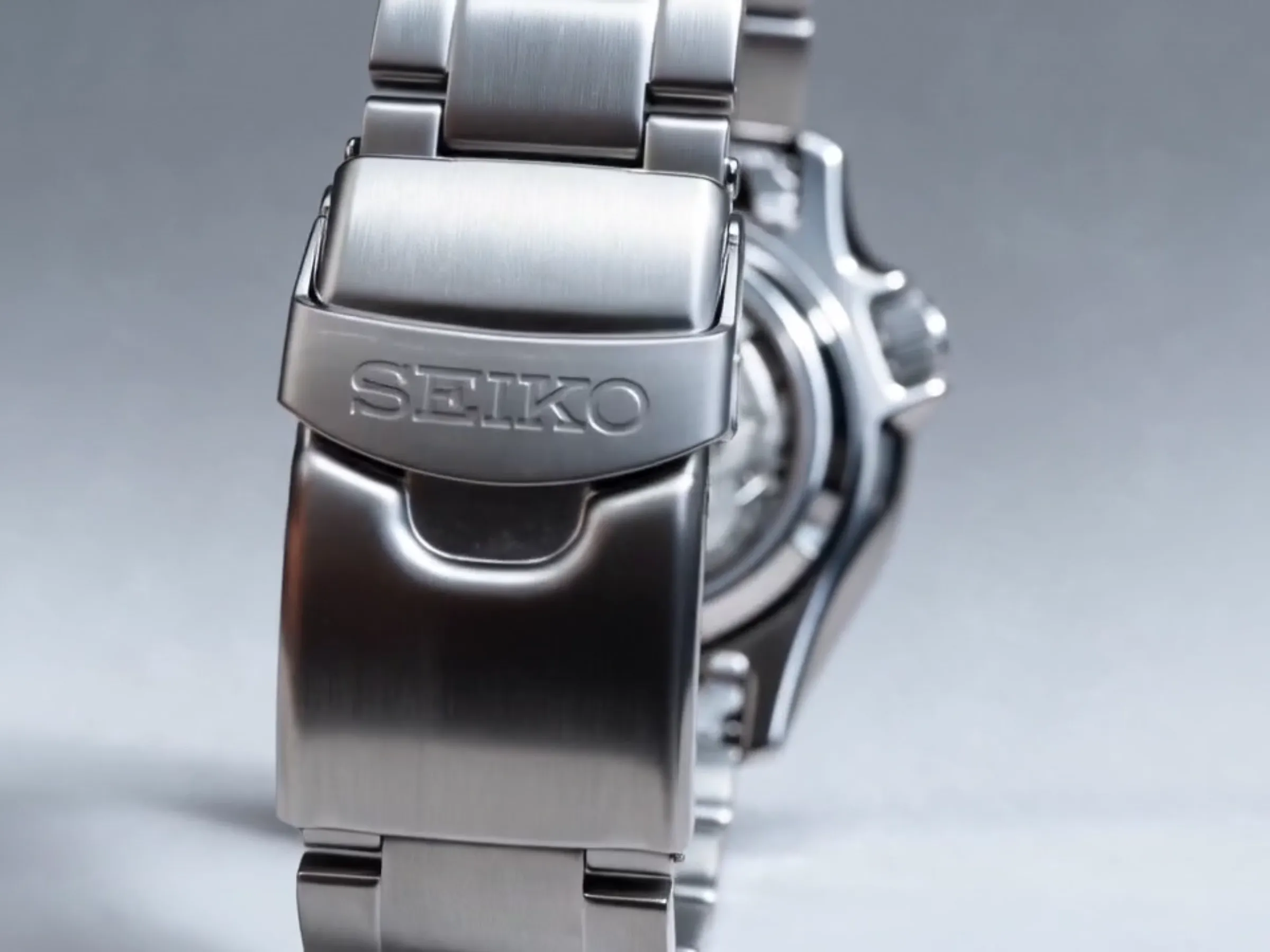 Fermoir déployant en acier, signé Seiko